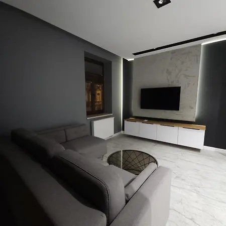 W Centrum Z Jacuzzi, Prywatny Parking Klimatyzacja 3 Апартаменты Радом
